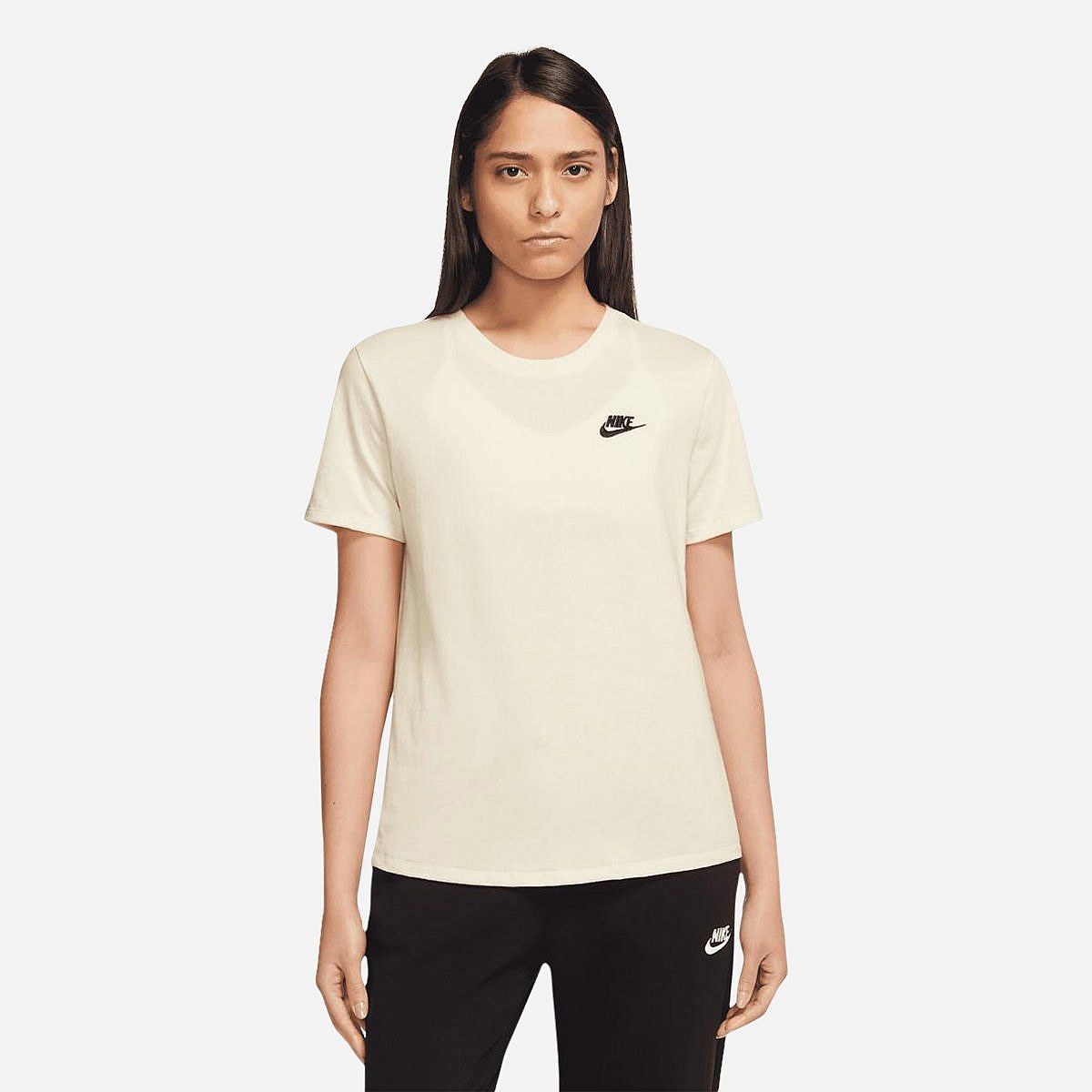 AN312957 Sportswear Club Essentials T-Shirt Dames