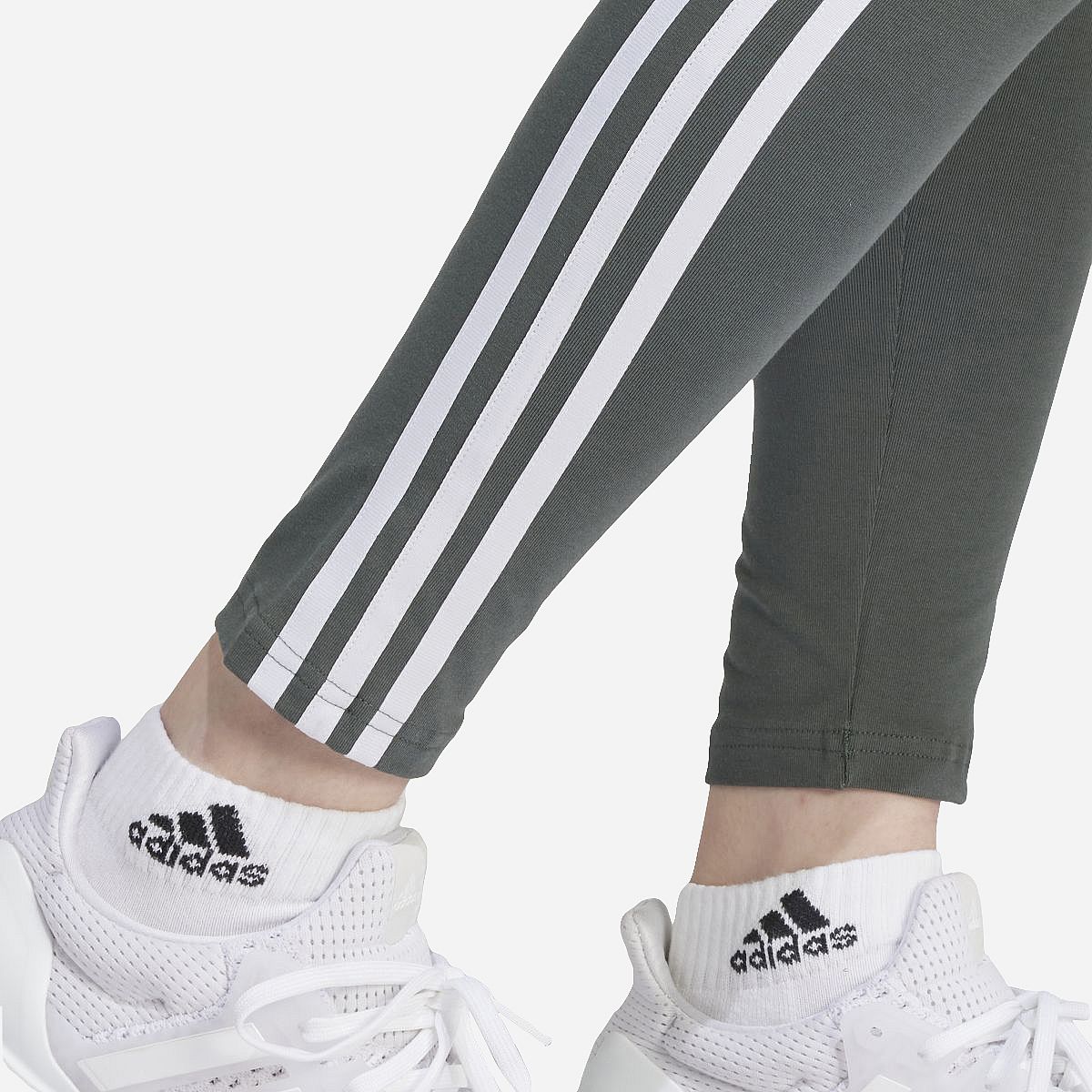 AN308687 Future Icons 3-Stripes Legging