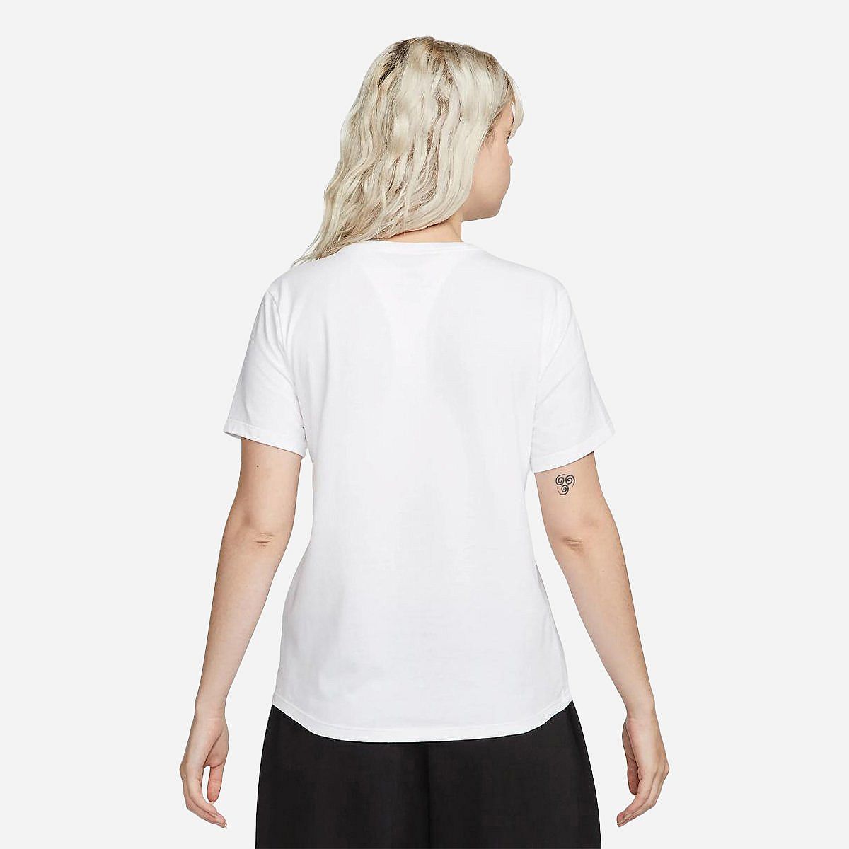 AN298445 Sportswear Club Essential T-shirt Dames